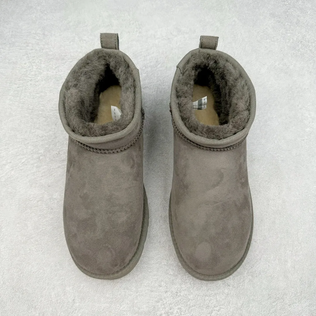 Pick up locally 💰520 UGG 6109 Zhou Dongyu Mini short boots, autumn and winter sheep fur integrated snow boots. All shoes are made from the same factory as ZP. Longfeng A-grade Australian imported sheep fur integrated men's and women's boots. Brand OEM production line. Fully follow the ZP process. OEM original pattern maker. Adhering to the principle of no original shoes and no development selection. Pay attention to every detail. The most authentic version on the market. TREADLITE "light wing" technology outsole. Lightweight/durable/flexible/pile type 35 36 37 38 39 40 41 42 43 44 45 Coding: by2936060